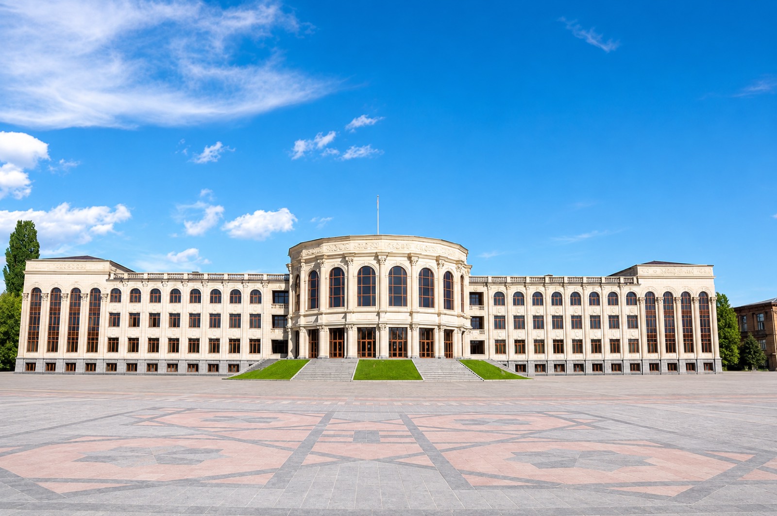 Գյումրու քաղաքապետարանի վարչական շենք