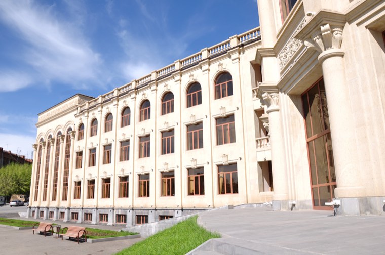 Գյումրու քաղաքապետարանի վարչական շենք — 3